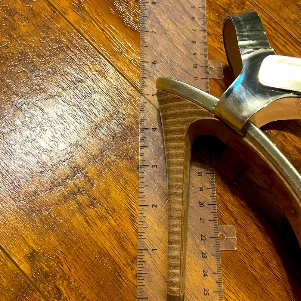 Gold Coach Heels Size 5.5 - Picture 7 of 10